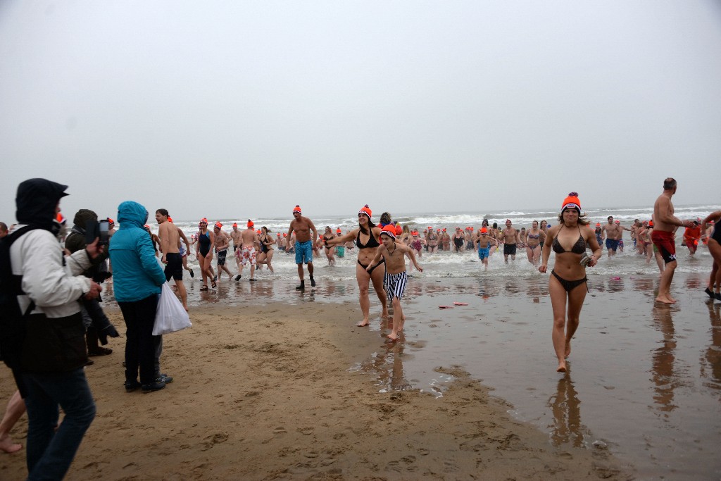 ../Images/Nieuwjaarsduik Nederzandt 2017 067.jpg